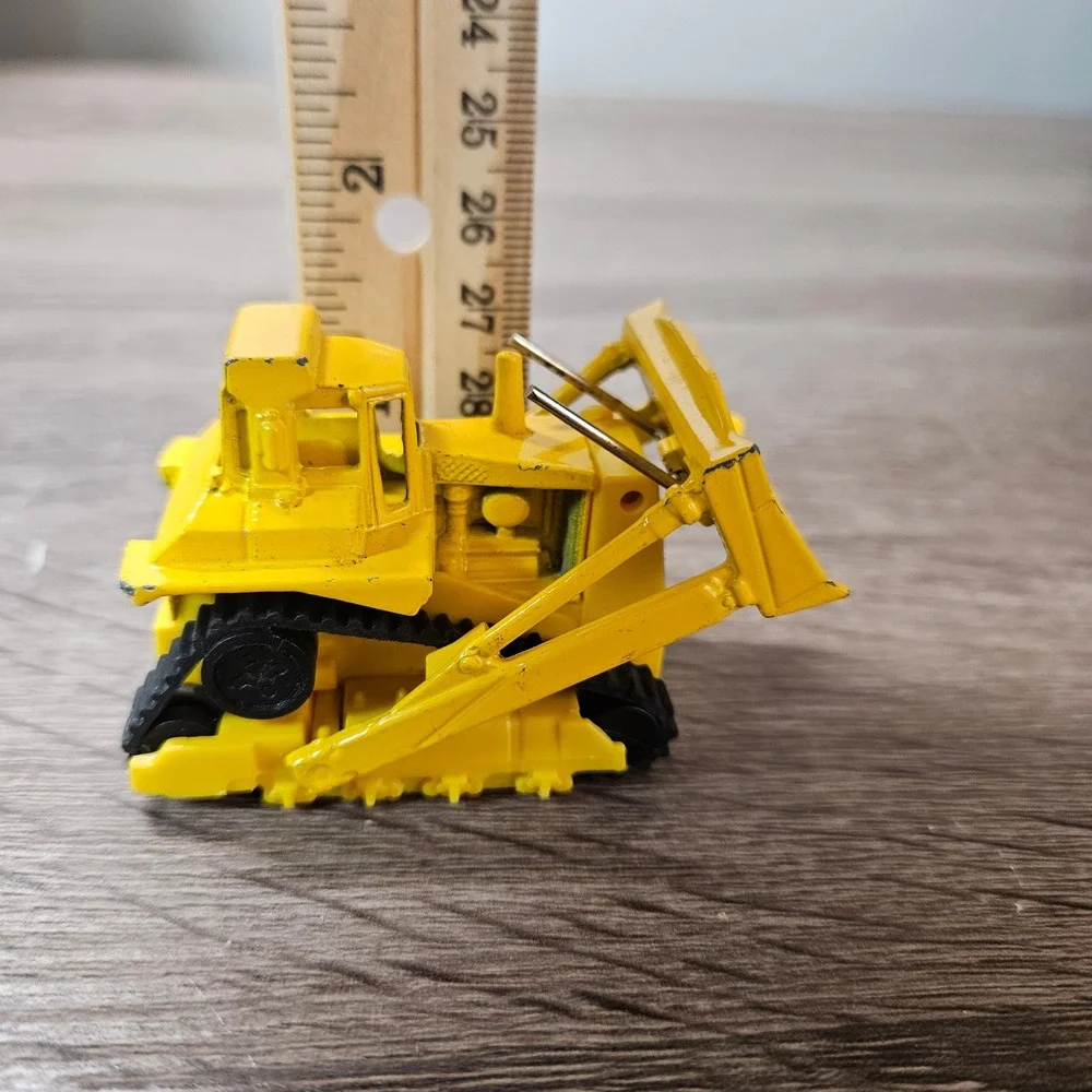 Hot Wheels 1979 Cat Bulldozer Yellow Diecast Construction Vehicle